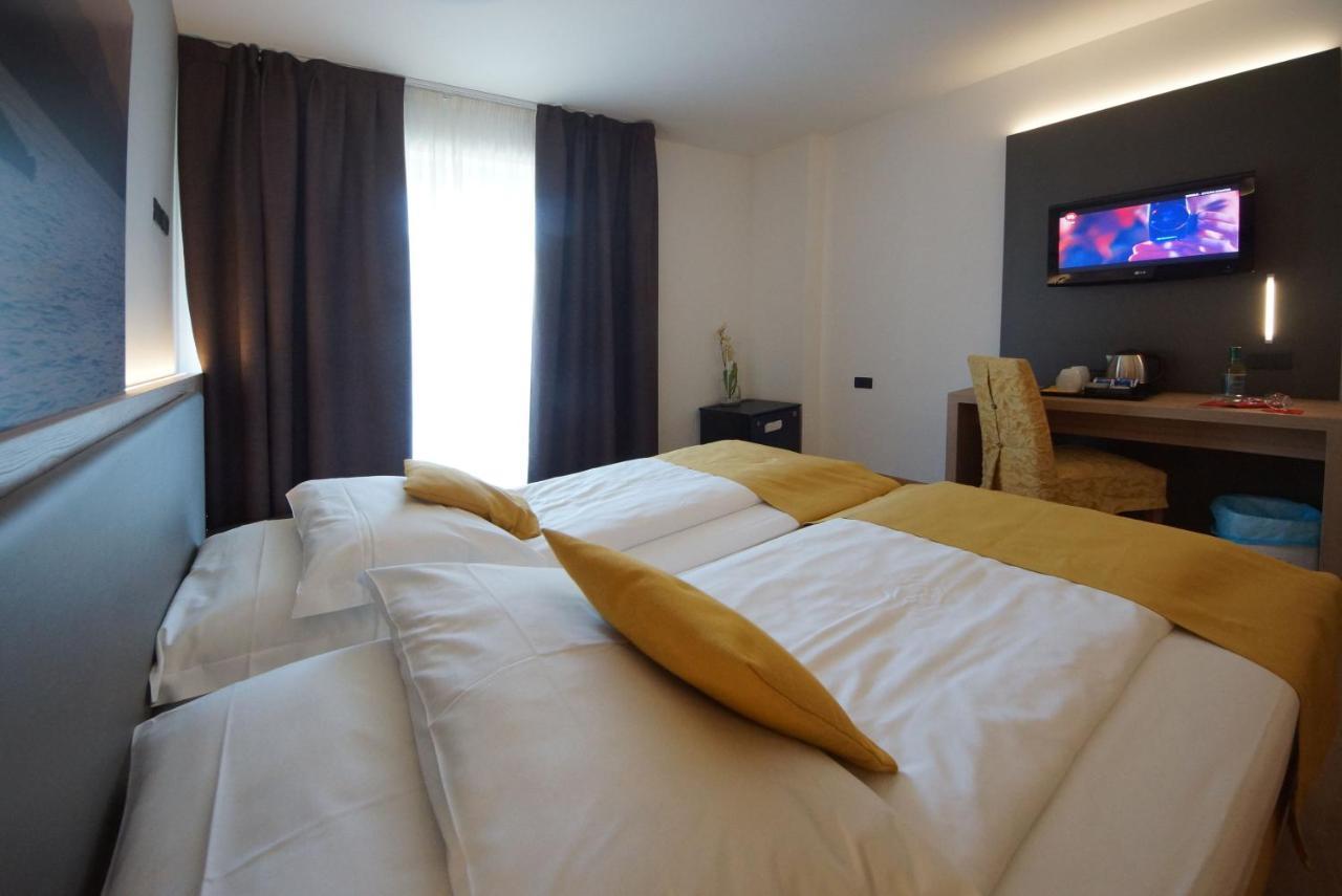 Ambassador Hotel 3*